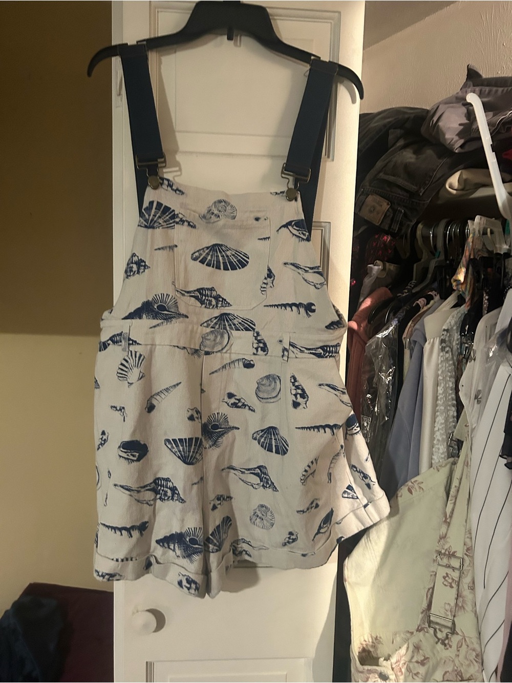 Women’s Cream Shell-Print Overall Shorts - Picture 6 of 8